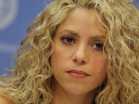 Shakira schaut traurig