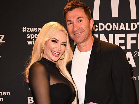 Daniela Katzenberger und Lucas Cordalis grinsen bei McDonalds-Gala 2022