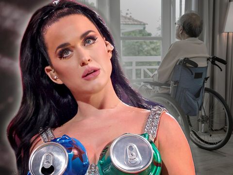 Katy Perry sieht angestrengt aus, im Hintergrund sitzt ein alter Mann im Rollstuhl