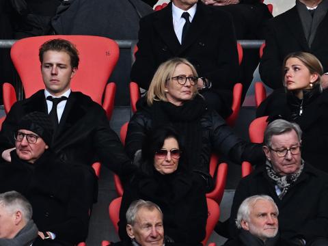 Heidi Beckenbauer mit ihren Kindern bei Franz Beckenbauers Trauerfeier