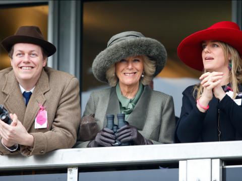 Königin Camilla mit ihren Kindern Tom Parker Bowles und  Laura Lopes. 