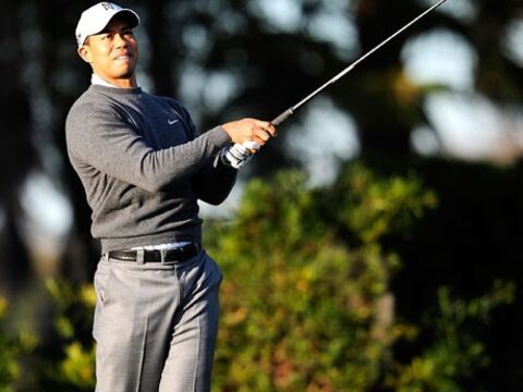 Er spielt wieder! Golf-Star Tiger Woods ist zurück auf dem Rasen und tut das, was er am besten kann 