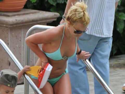 Britney am Pool