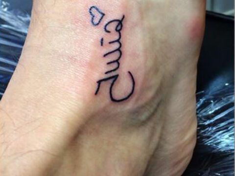 "Ich hoffe, es gefällt dir": Toni Förtsch hat seiner verstorbenen Freundin Julia Pieper mit diesem Tattoo einen Wunsch erfüllt