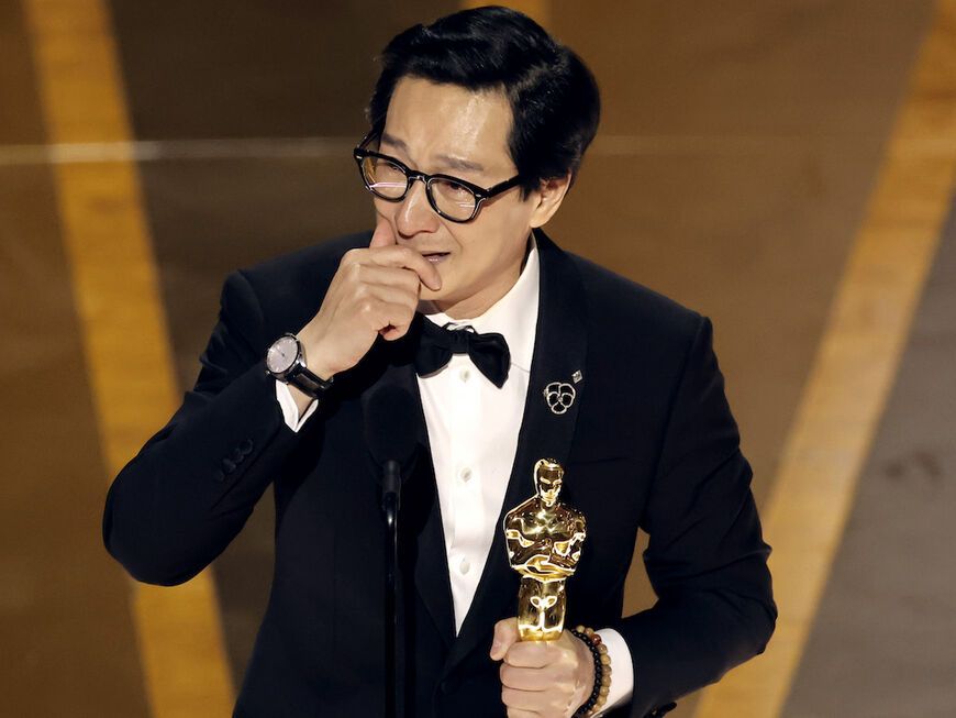 Ke Huy Quan weint bei Oscars 2023