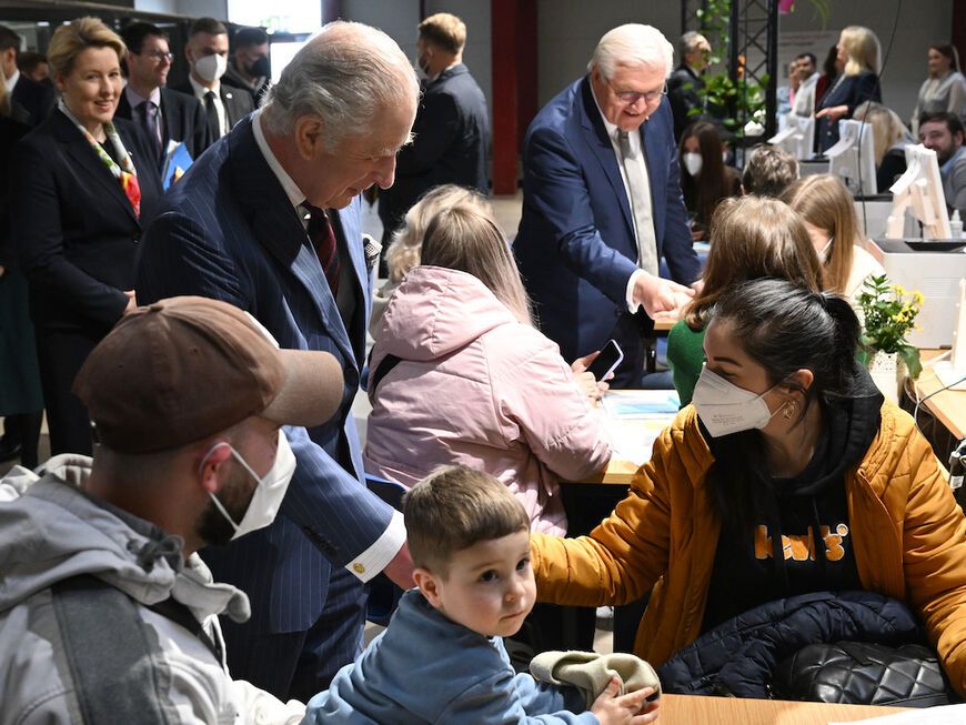 König Charles besucht das Ukraine Ankunftszentrum in Berlin