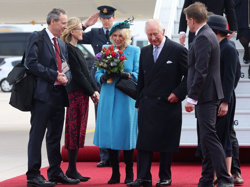 König Charles und Königin Camilla werden am BER begrüßt