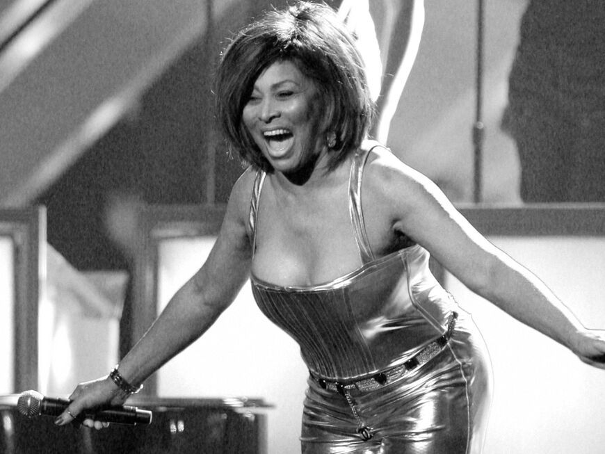 Tina Turner glücklich auf der Bühne