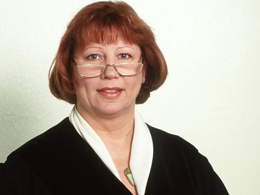 Barbara Salesch früher im Jahr 1999 als Richterin mit Brille und Bob-Frisur