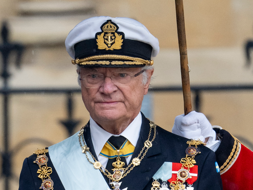 König Karl Gustaf ernst