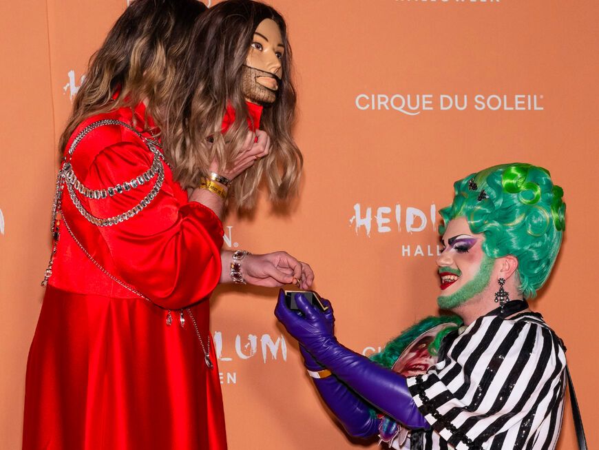 Bambi Mercury macht Freund auf Heidi Klums Halloween-Party einen Heiratsantrag