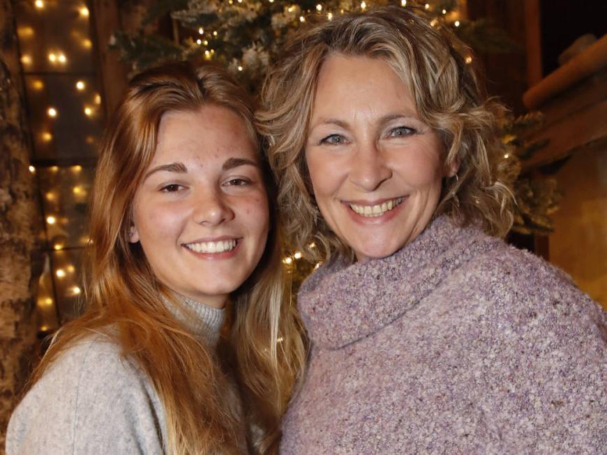 Claudia Jung und Tochter Anna beim Weihnachtsmarkt 2018