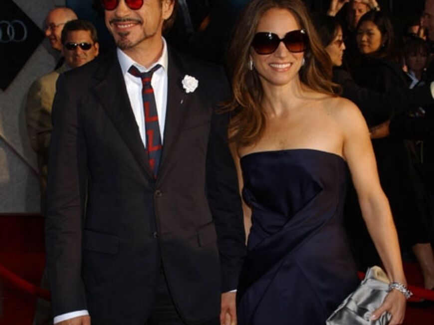Robert Downey Jr. feierte gemeinsam mit seiner Liebsten die Premiere zu "Iron Man 2" in Hollywood. Er ist an der Seite von Gwyneth Paltrow in dem Frühlingsblockbuster zu sehen - seine Frau produzierte den Film mit