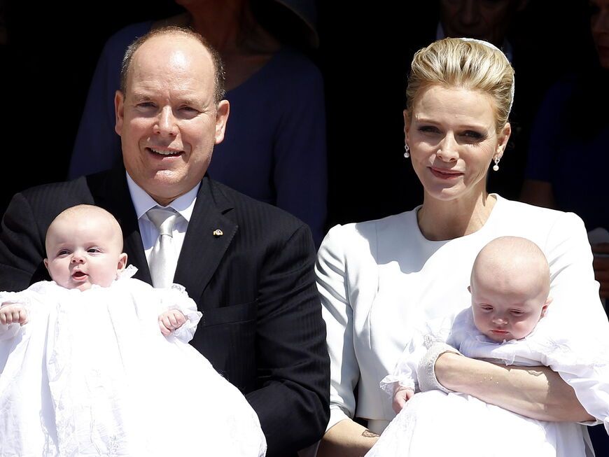 Charlene von Monaco mit Prinz Albert II. mit ihren Babys