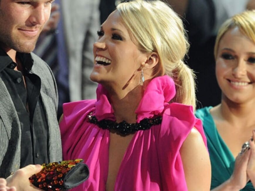 Carrie Underwood gehörte zu den strahlenden Gewinnerinnen des Events. Stars wie Mike Fisher oder Hayden Panettiere gratulierten der Sängerin zu ihren zwei Preisen
