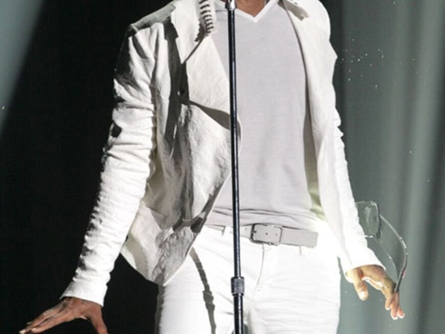 Usher performte seine Comeback-Single "Love In This Club", mit der er momentan weltweit die Charts stürmt