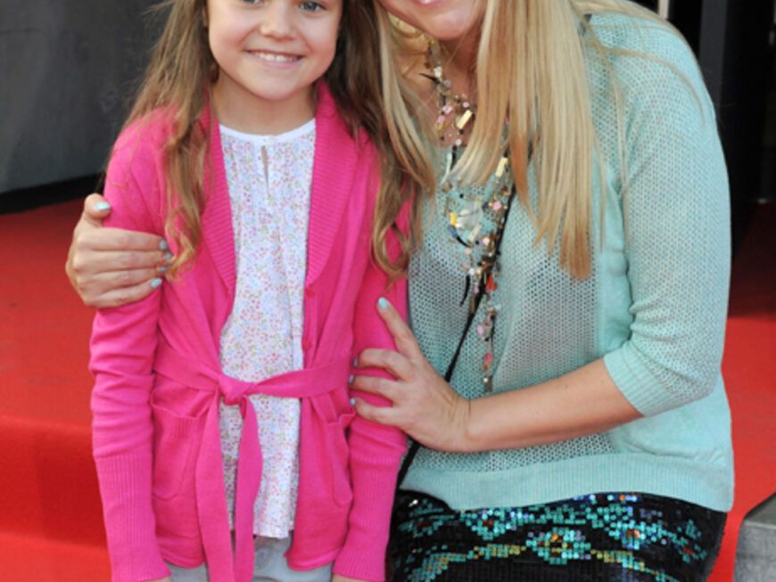 Kleine - und große Fashion-Fans: Schauspielerin Anne-Sophie Briest kam mit ihrer Tochter Faye