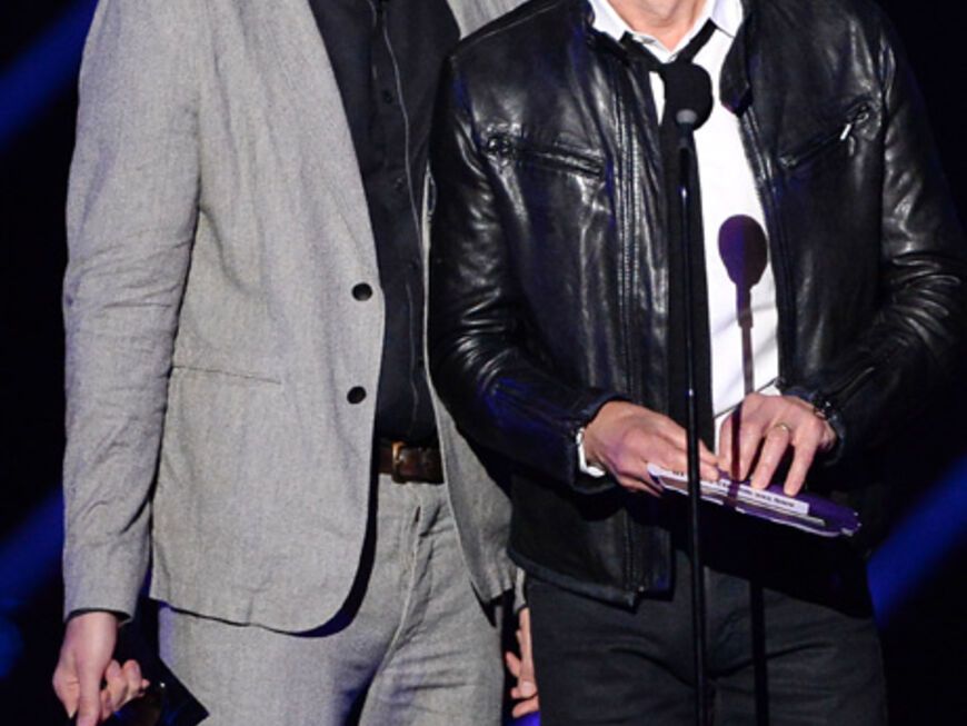 Die beiden Hollywood-Stars Kevin Bacon und Dax Shepard auf der Bühne - sie übergaben einen Award