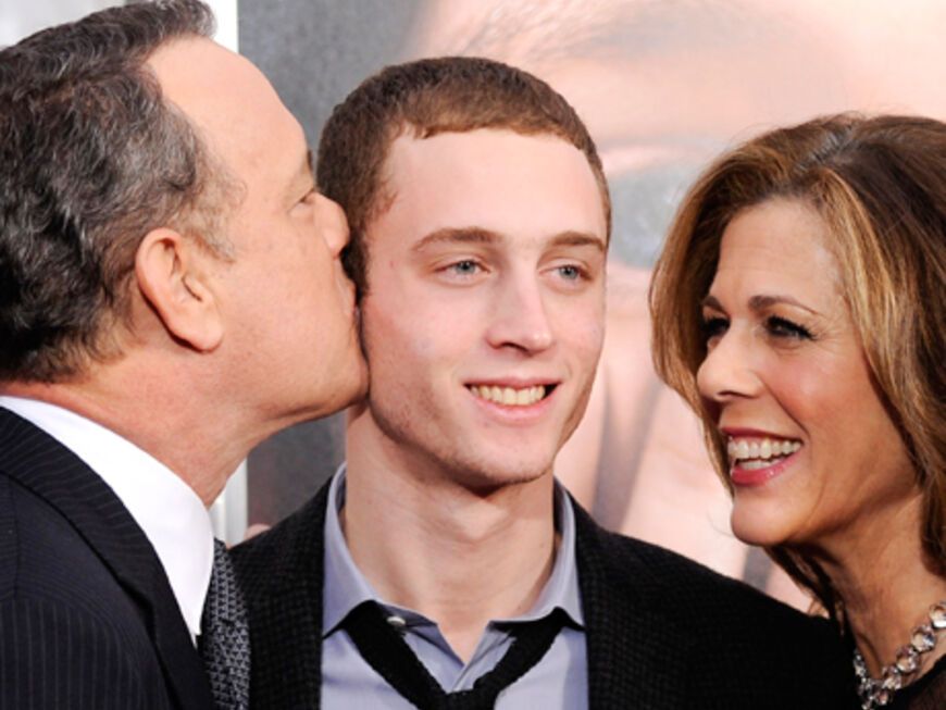 Tom Hanks freute sich sehr, dass seine Frau Rita Wilson und sein Sohn Chet ihn zu seiner Filmpremiere begleiteten
