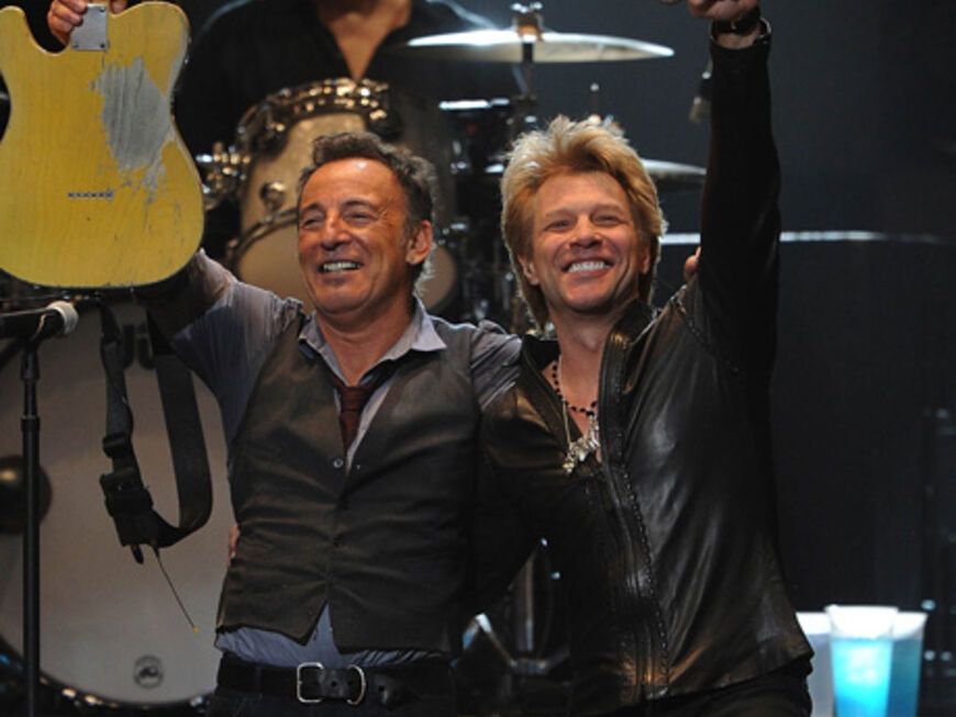 Zahlreiche Superstars gaben sich am Mittwochabend, 12. Dezember, im ausverkauften Madison Square Garden die Klinke in die Hand. Der Grund: ein Benefizkonzert für die Opfer von Hurrikan "Sandy". Musiklegende Bruce Springsteen eröffnete mit Jon Bon Jovi das Spektakel