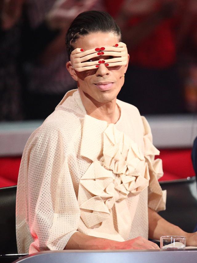 Jorge Gonzalez mit Händebrille