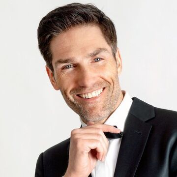Christian Polanc Let's Dance 2023 Profi-Cast RTL lächelt