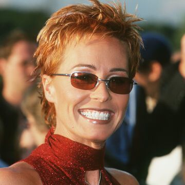 Sonja Zietlow mit Sonnenbrille in den 90ern