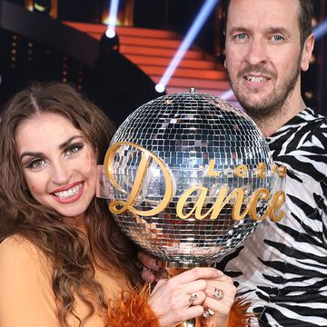 Ekaterina Leonova und Pascal Hens mt ihrem "Let's Dance"-Pokal
