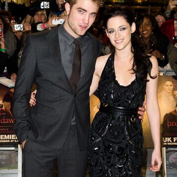 Großer, glamouröser Auftritt für Robert Pattinson und seine Freundin Kristen Stewart. Das Paar kam am Mittwochabend, 16.11., nach London, um dort den Fans den vierten "Twilight"-Teil zu präsentieren