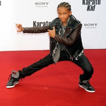 Der Film ist ein Remake von "Karate Kid 1", der damals einen wahren Kampfsport-Boom auslöste. Übrigens: Will Smith produzierte den Film, in dem sein Sohn die Hauptrolle "Dre" spielt