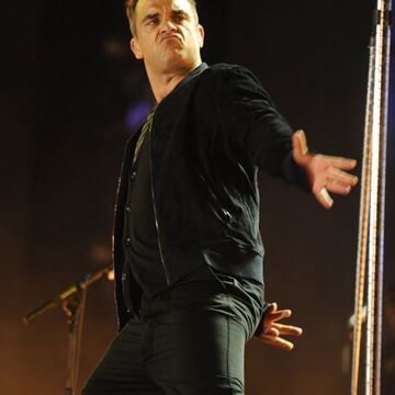 Robbie performte insgesamt fünf Songs vor dem jubelnden Publikum. "Ich habe schon seit einigen Jahren nicht mehr für so ein großes Publikum gesungen", verriet der 36-Jährige vor seinem Auftritt
