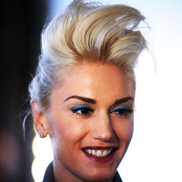 Tupierte Haare und blauer Kajalstift: Gwen Stefanie liebt ausgefallenes Make-up und setzt damit auch immer wieder Trends