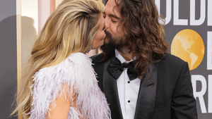 Heidi Klum und Tom Kaulitz küssen sich bei den Golden Globes 2023