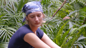 Anya Elsner traurig im Dschungelcamp