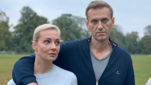 Julija Nawalnaja und Alexej Nawalny ernst 