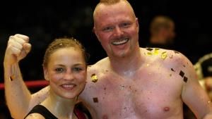 Regina Halmich und Stefan Raab nach ihrem Boxkampf 2007