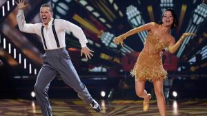 Gabriel Kelly und Malika Dzumaev tanzen einen Charleston im "Let's Dance"-Halbfinale.