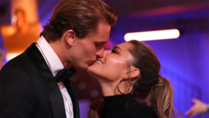 Sophia Thomalla und Alex Zverev küssen sich