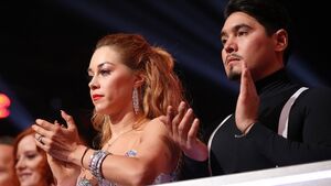 Oana Nechiti und Erich Klann gucken bei "Let's Dance" ernst