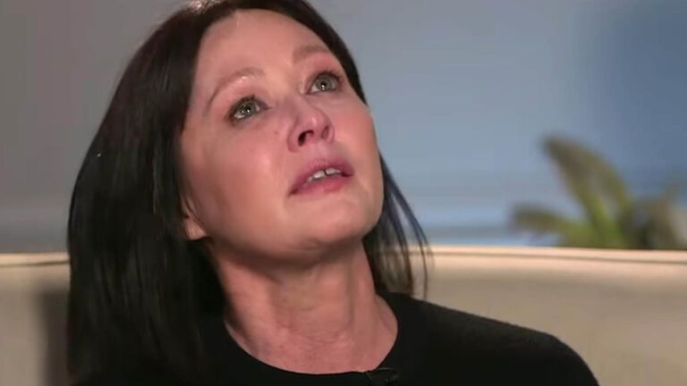 Shannen Doherty weint