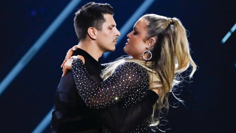 Alexandru Ionel und Sophia Thiel tanzen bei "Let's Dance" mit ernsten Gesichtsausdrücken