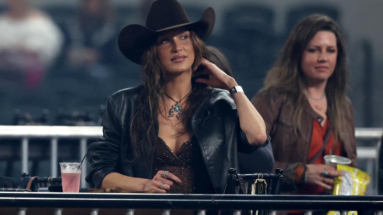 Bella Hadid mit Cowboyhut bei "The American Performance Horseman" in Texas 
