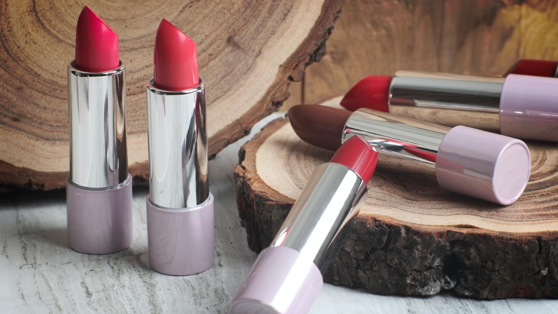 Gelbe-Z-hne-Mit-diesen-Lippenstift-Farben-sehen-sie-sofort-viel-wei-er-aus
