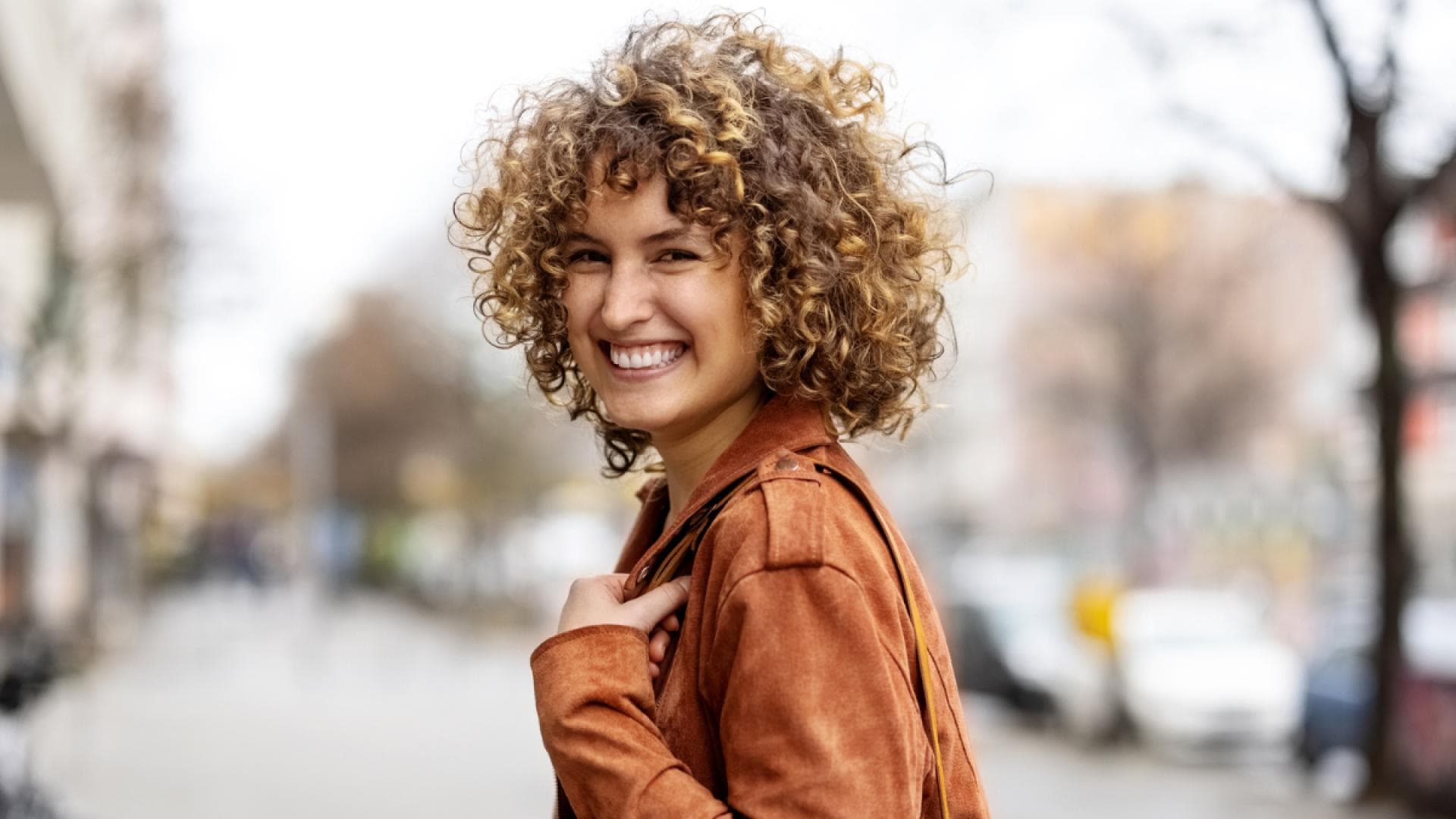 Lockenstab-f-r-kurze-Haare-diese-Styling-Tools-sind-ideal