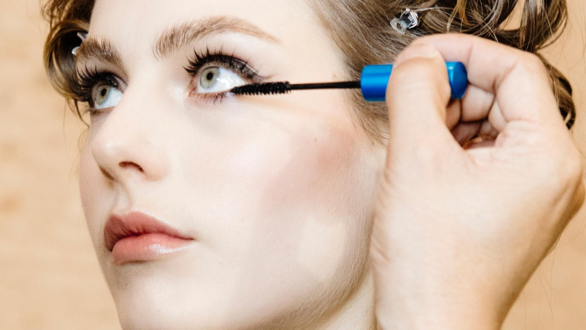 Mascara-Diese-Bestseller-Wimperntusche-setzt-jetzt-galaktische-Glitzer-Akzente