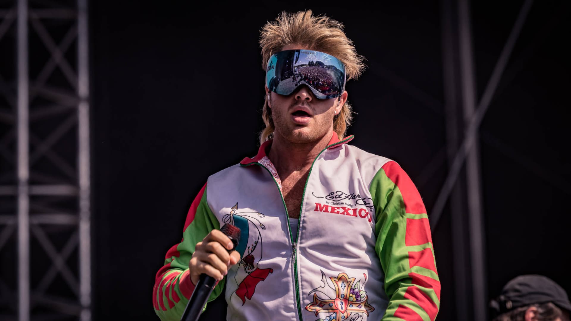 Ski Aggu Warum trägt der Rapper eine Brille?