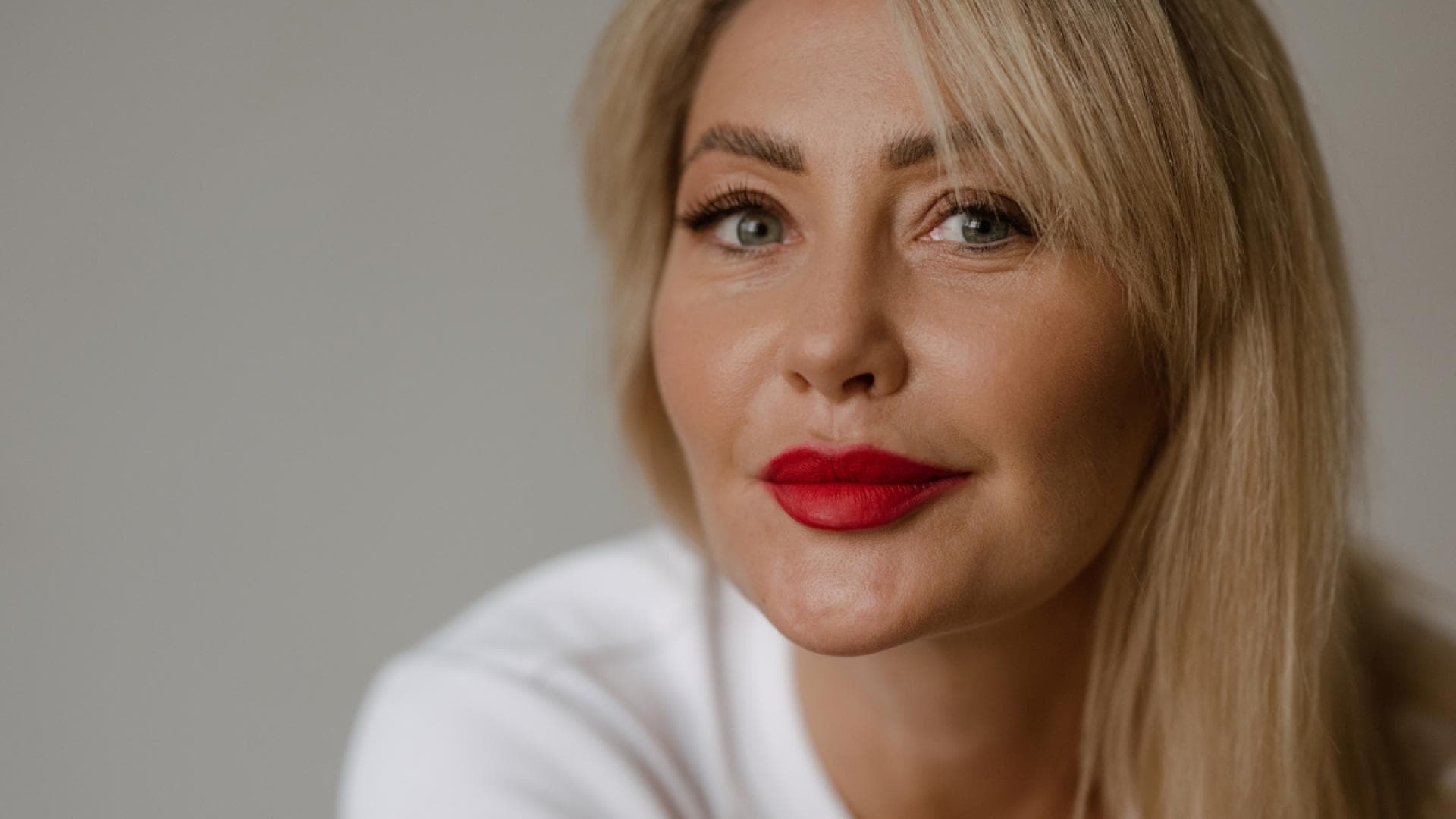 Laut MakeupArtistin 5 Tricks, mit denen Frauen ab 40 jünger aussehen