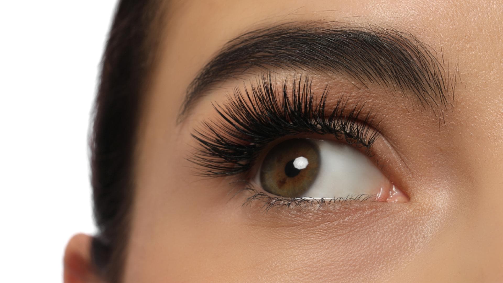Mascara-Diese-Wimperntusche-t-nt-und-verl-ngert-die-Wimpern-dauerhaft