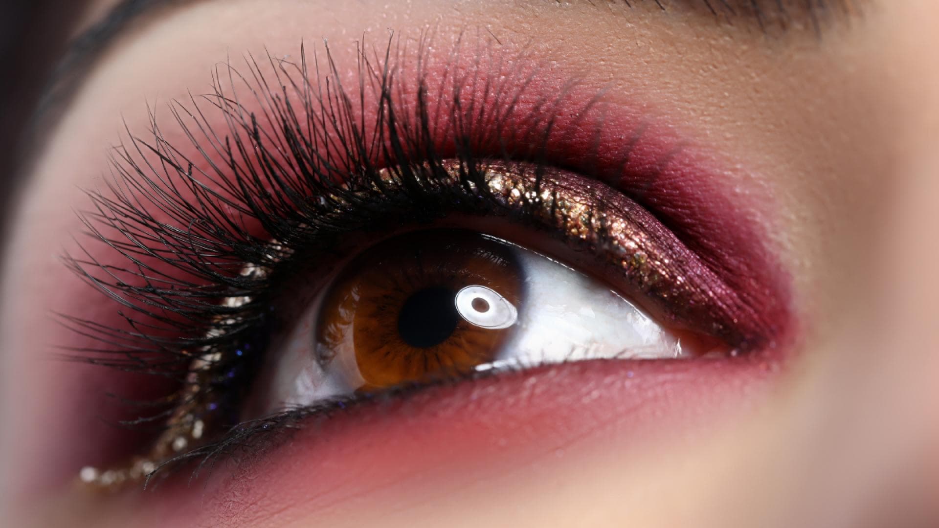 Mascara-in-Burgundy-Diese-Wimperntuschen-sorgen-f-r-ein-Fr-hlingserwachen