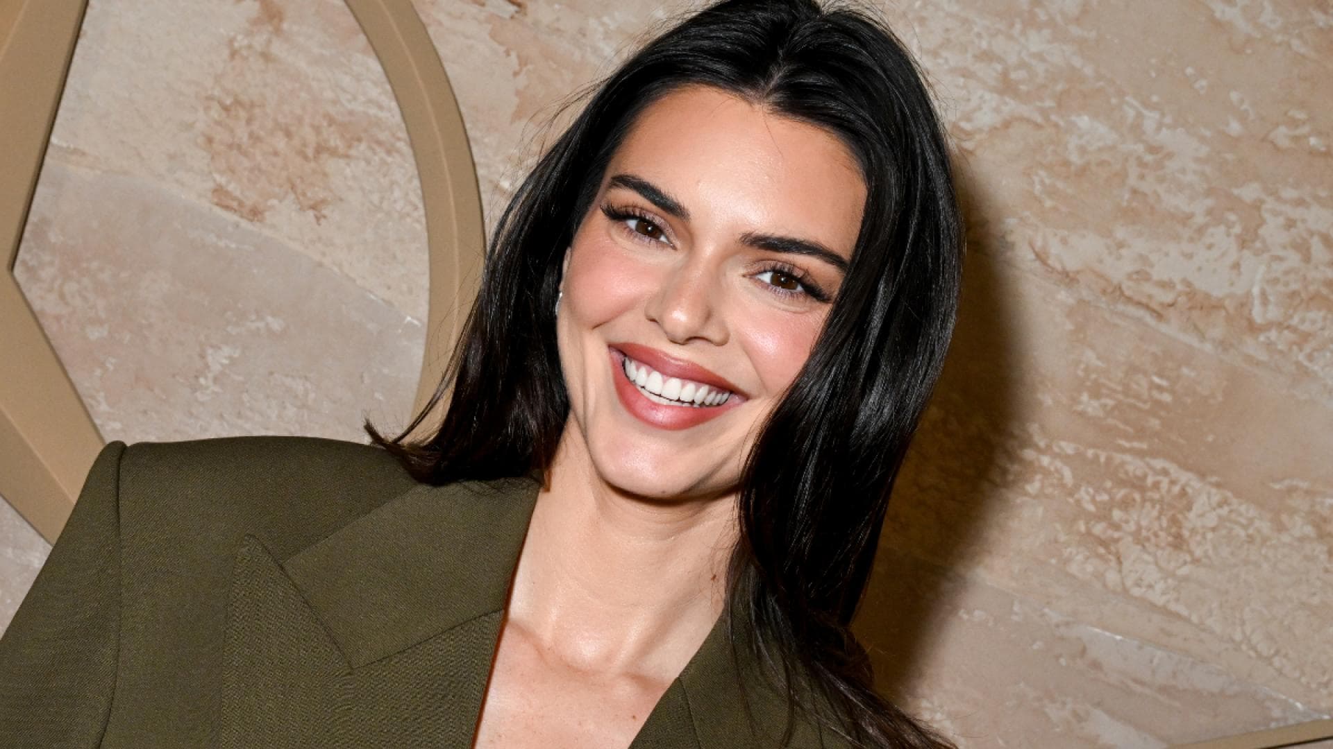Laut-Kendall-Jenner-Diese-Drogerie-Haarpflege-schenkt-10-mal-mehr-Feuchtigkeit